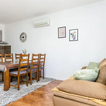 Διαμέρισμα With Parking Space - 24167 Τρογκίρ