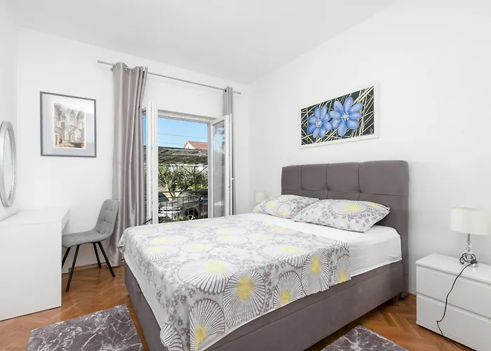 With Parking Space - 24167 Trogir