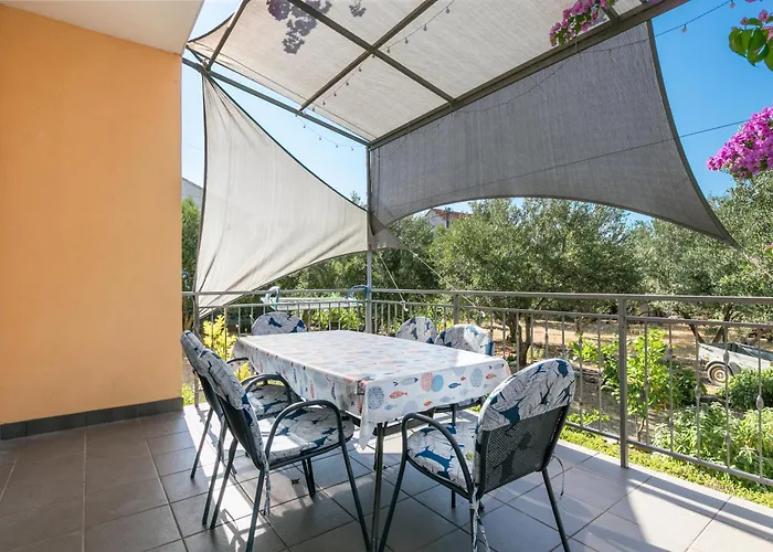 Apartman With Parking Space - 24167 Trogir