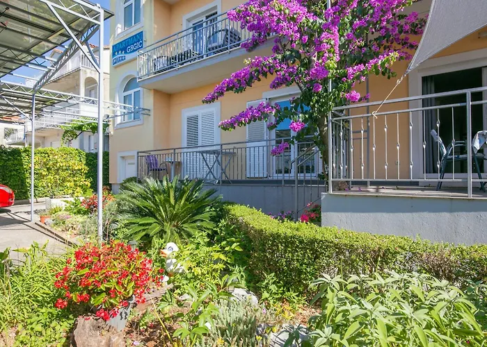 Apartman With Parking Space - 24167 *