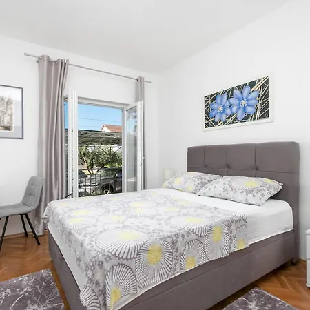 With Parking Space - 24167 Trogir